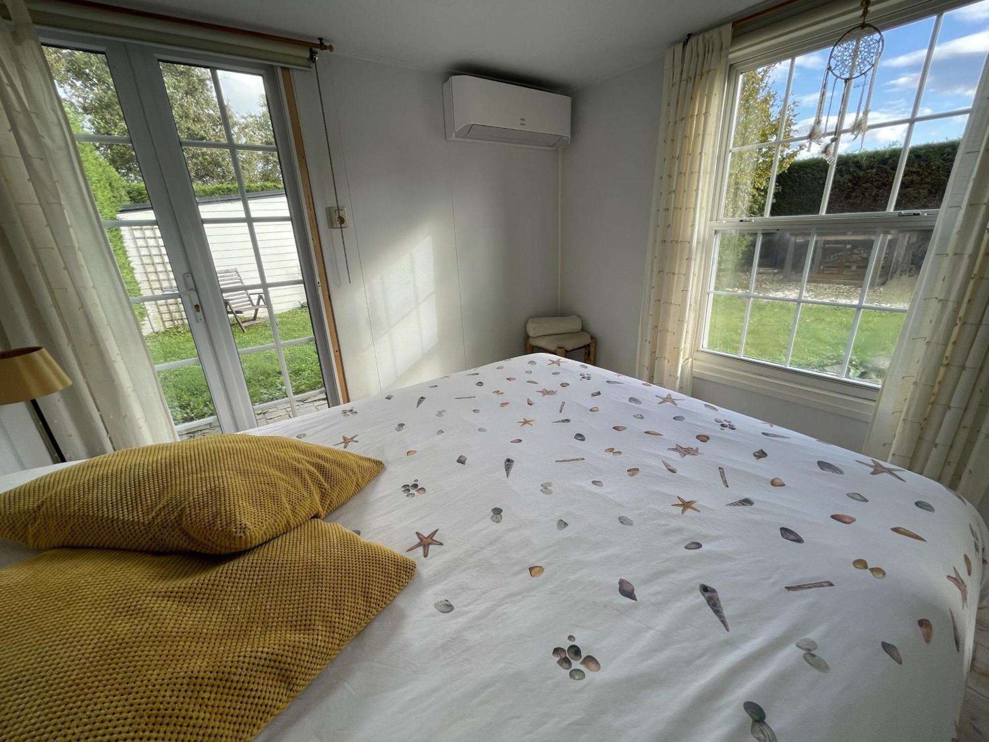 Your Private Zeeland Getaway - Cosy With Large Garden * Heinkenszand
